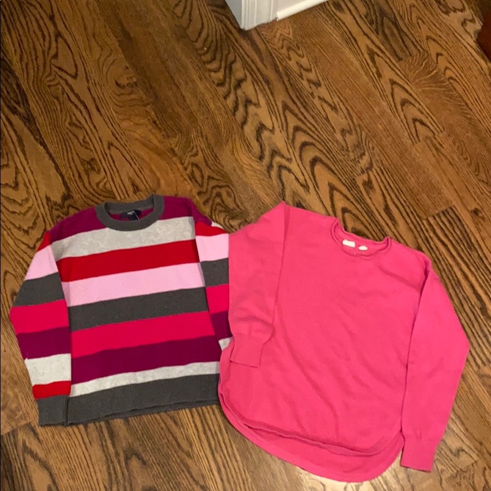 Girls Gap set of 2 sweaters.